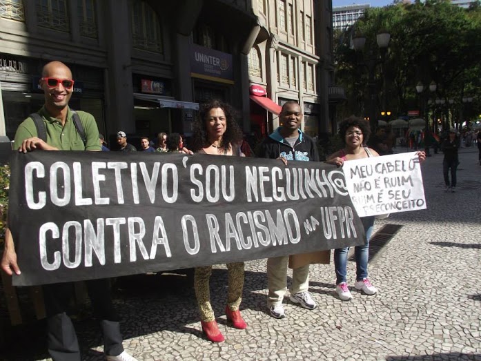 Ato contra o racismo dentro da universidade, pelo Coletivo Sou Neguinha (Foto: Reprodução)