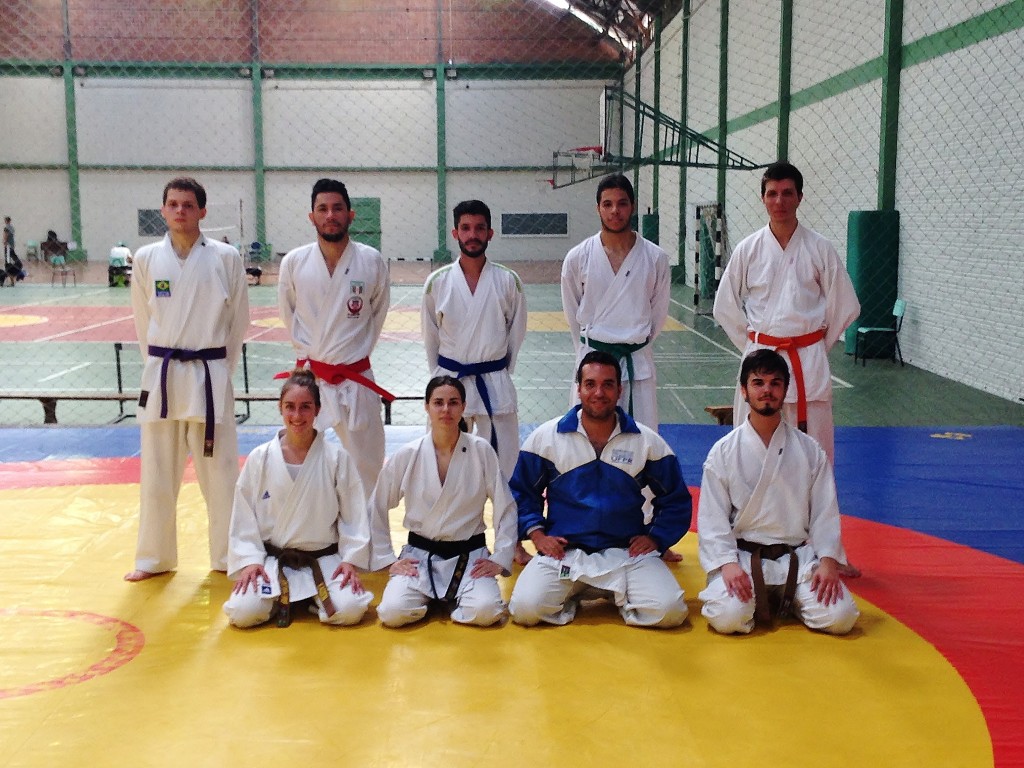 Todos alunos da UFPR, o grupo nasceu faz dois meses. Os treinos são realizados no Departamento de Educação Física nas terças e quintas-feiras (Foto: Mariana Rosa)