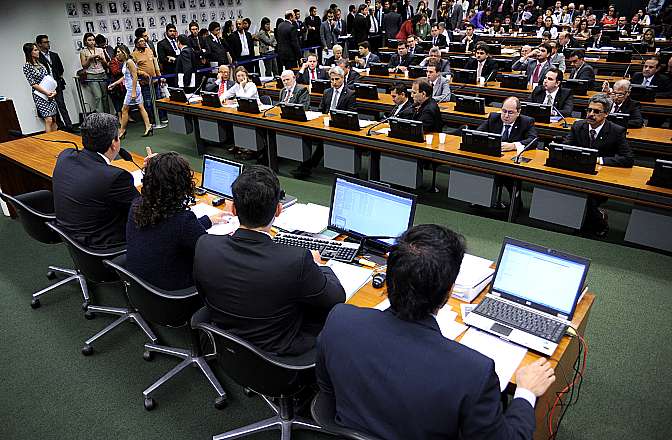 A Comissão de Constituição, Justiça e Cidadania (CCJ) cedeu à pressão e tirou o Projeto de pauta, mas ele volta a ser discutido nessa semana Foto: Lucio Bernardo Jr. / Câmara dos Deputados